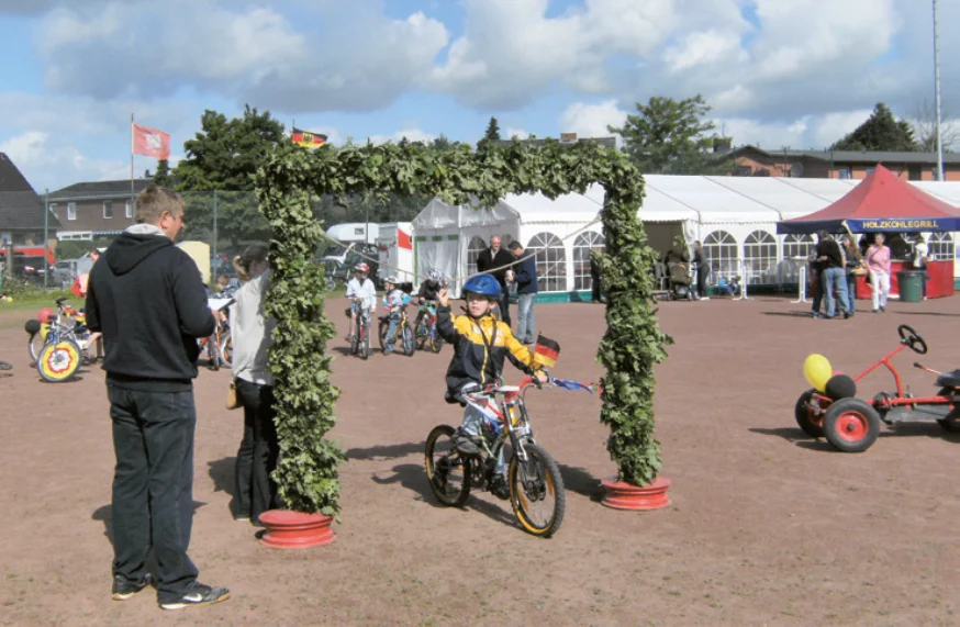 Kinder beim Ringreiten