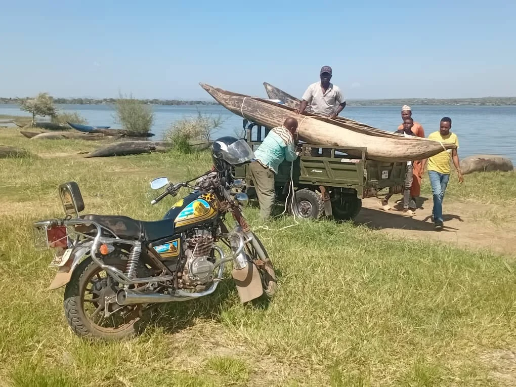 14 Transport der Boote mit einem Dreirad, Entfernung 8 km