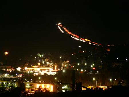 Blick auf den Ortsteil Kirchheim bei Nacht
