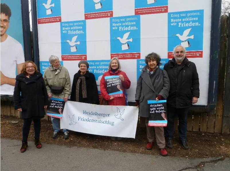 Plakataktion in Heidelberg: "Heute erklären wir den Frieden"