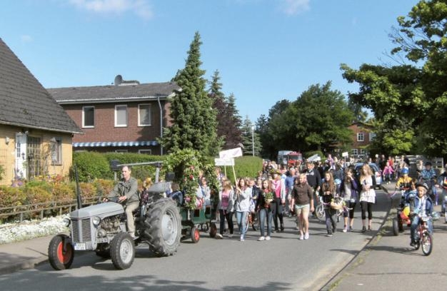 Der Umzug durch das Dorf 2012