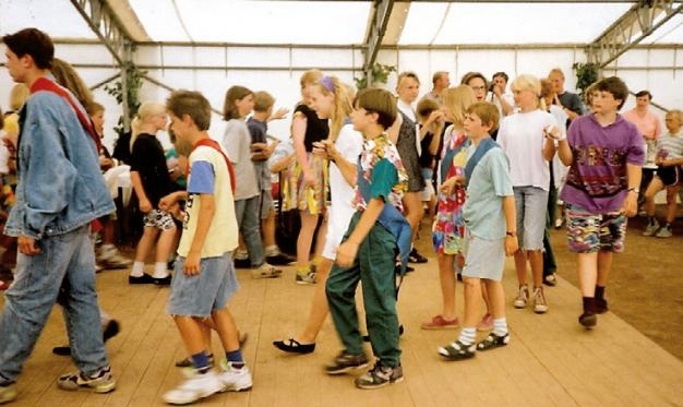 Die Polonäse eröffnet den Kindertanz, hier 1992
