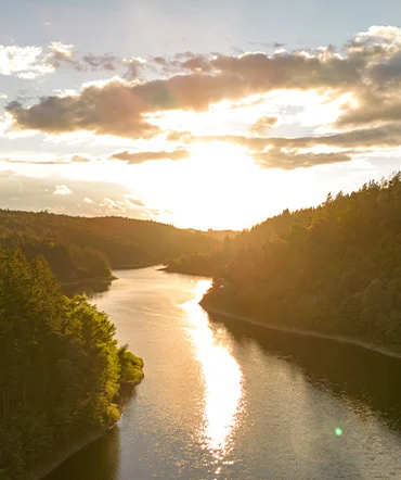 fluss-im-sonnenuntergang