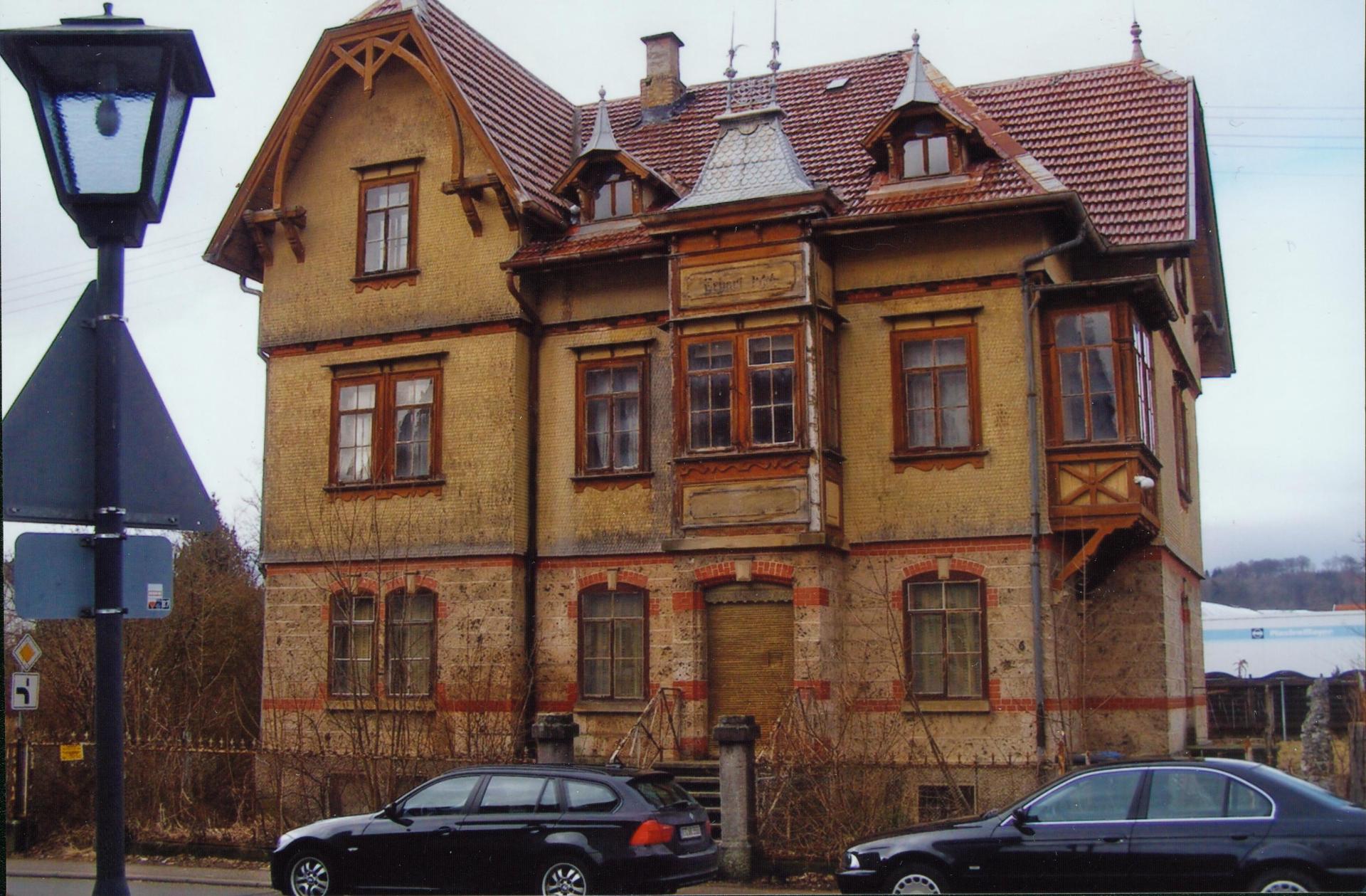 Alte Apotheke. 1894 im Jugendstil erbaut.