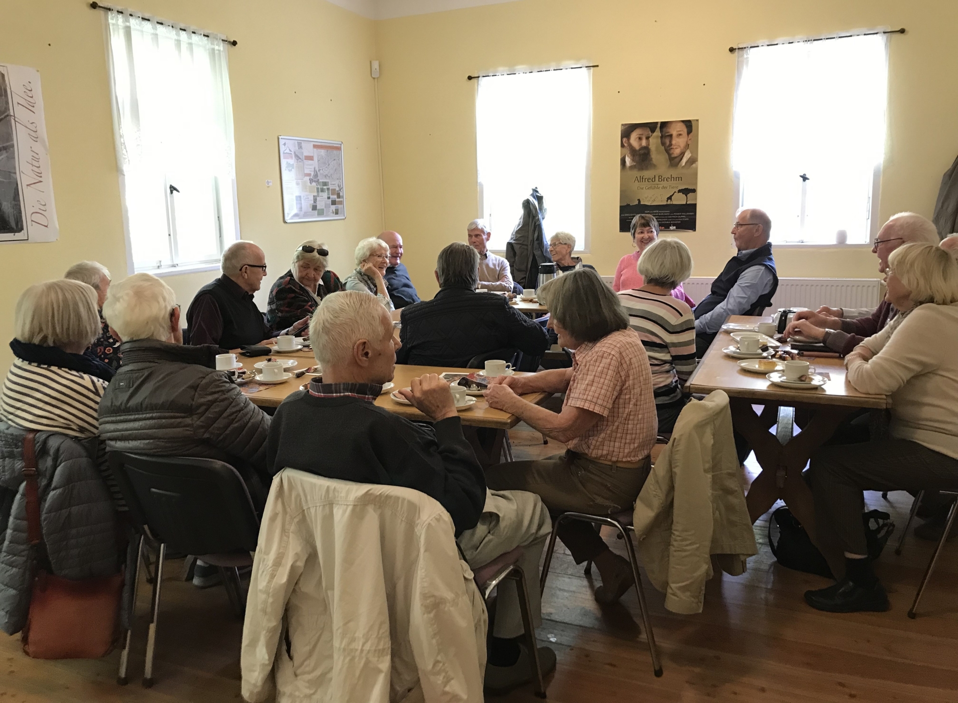 Bei Kaffee und Kuchen im Pfarrhaus