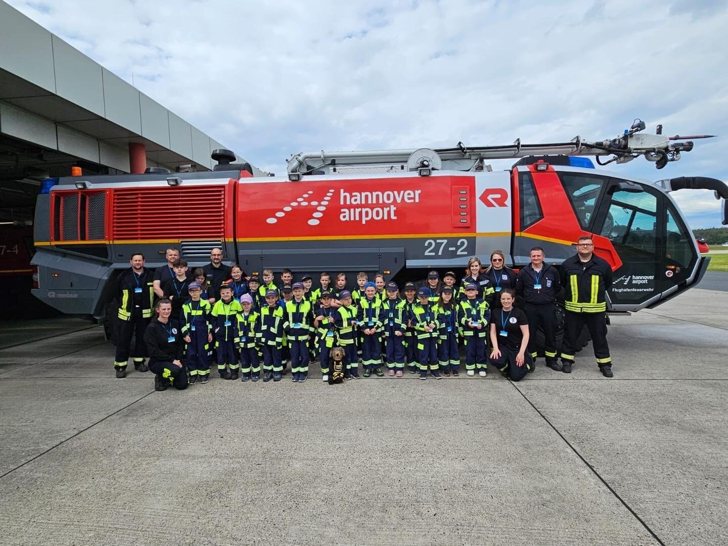 Gruppenfoto beim Besuch beim Hannover Flughafen