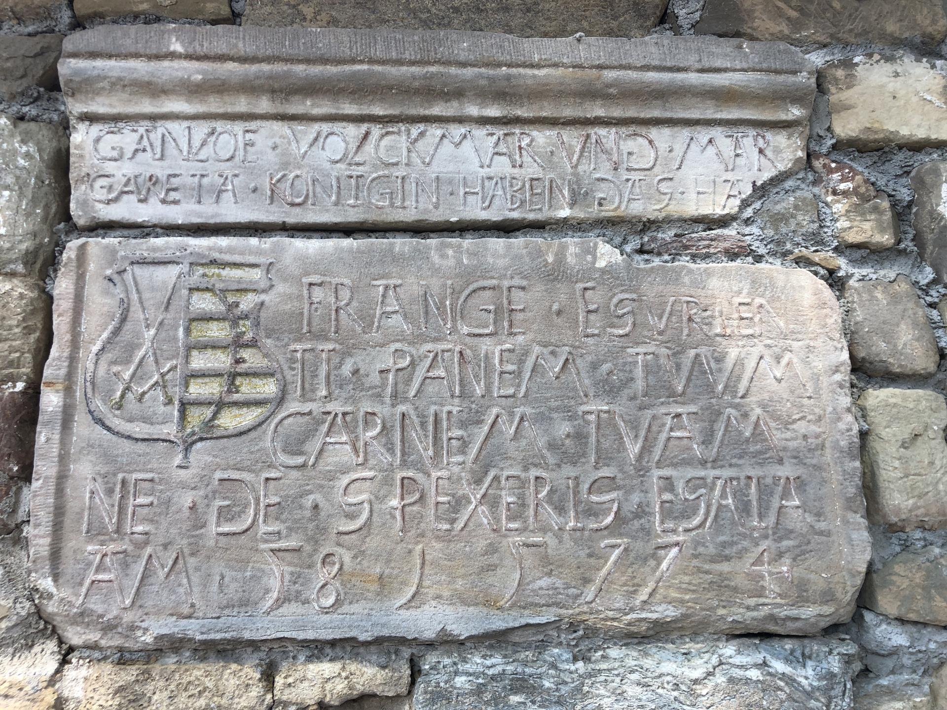 Inschrift im ältesten Haus in Vogelsberg