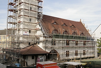 Das Alte Rathaus ist eingerüstet. (Aug. 2012) 