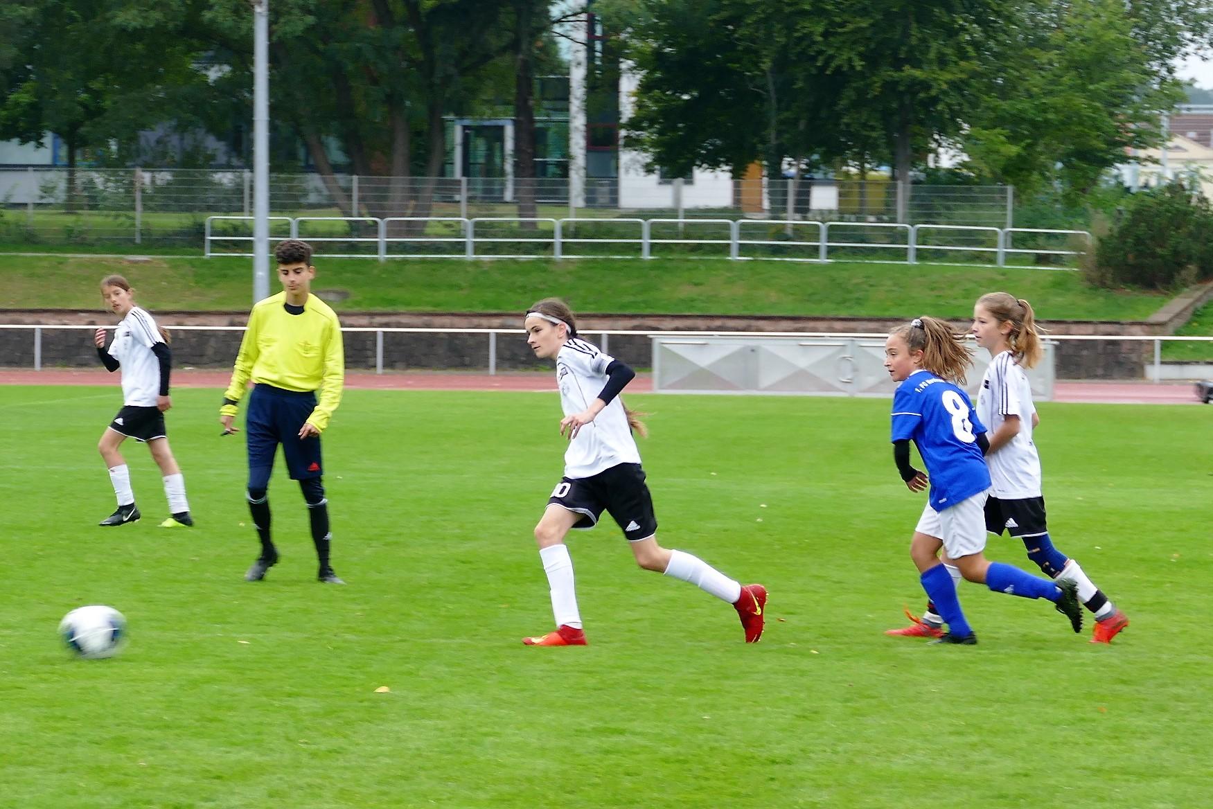 KAW D-Mädchen: Dorothea, Helene und Marie im Spiel gegen den 1. FC Neubrandenburg