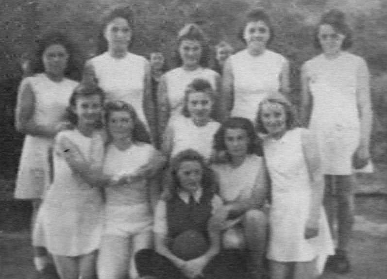 Handballfrauenmannschaft in den 50ern
