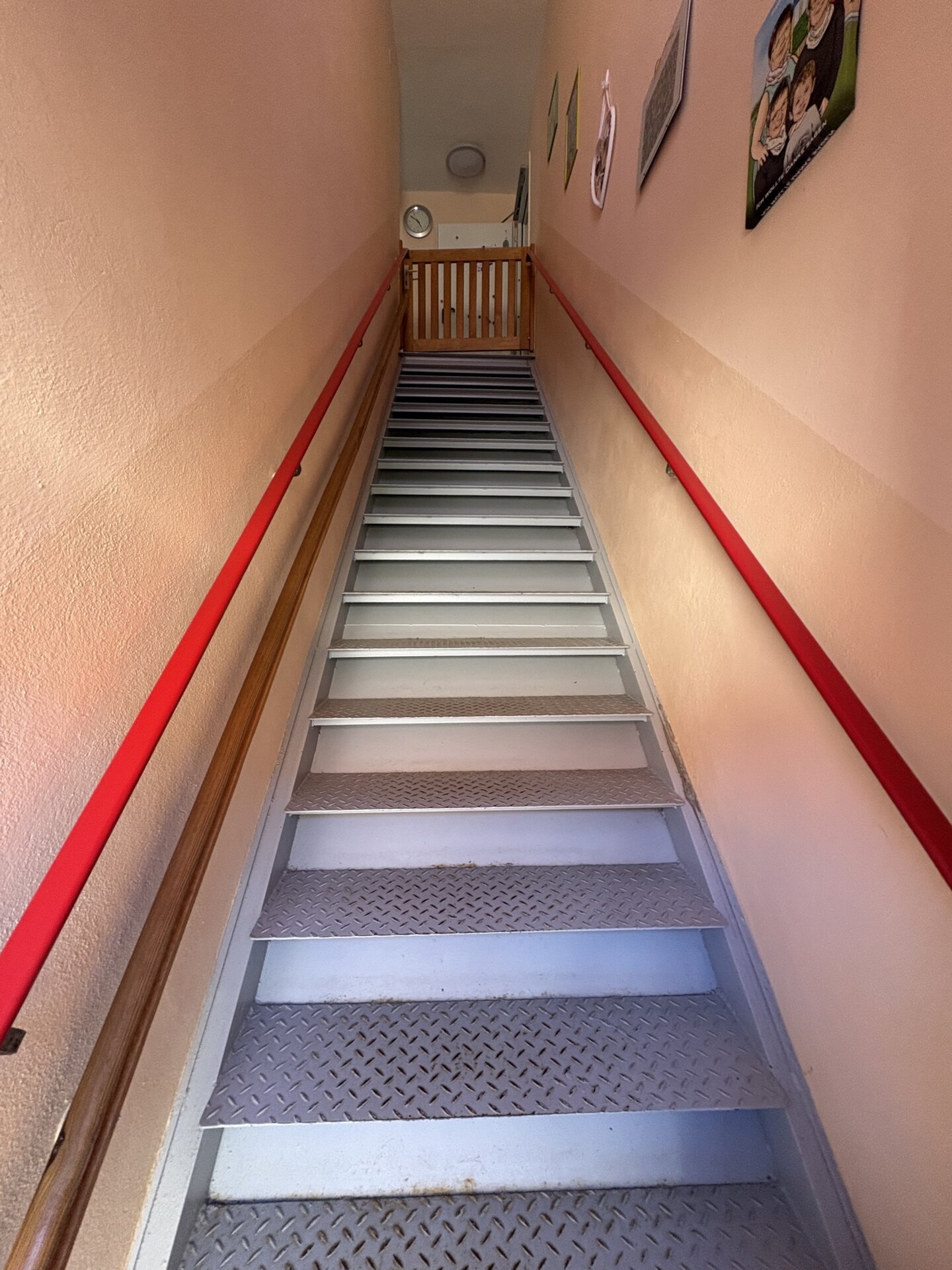 Aufgang zur Fröhlichen Kinderbude
