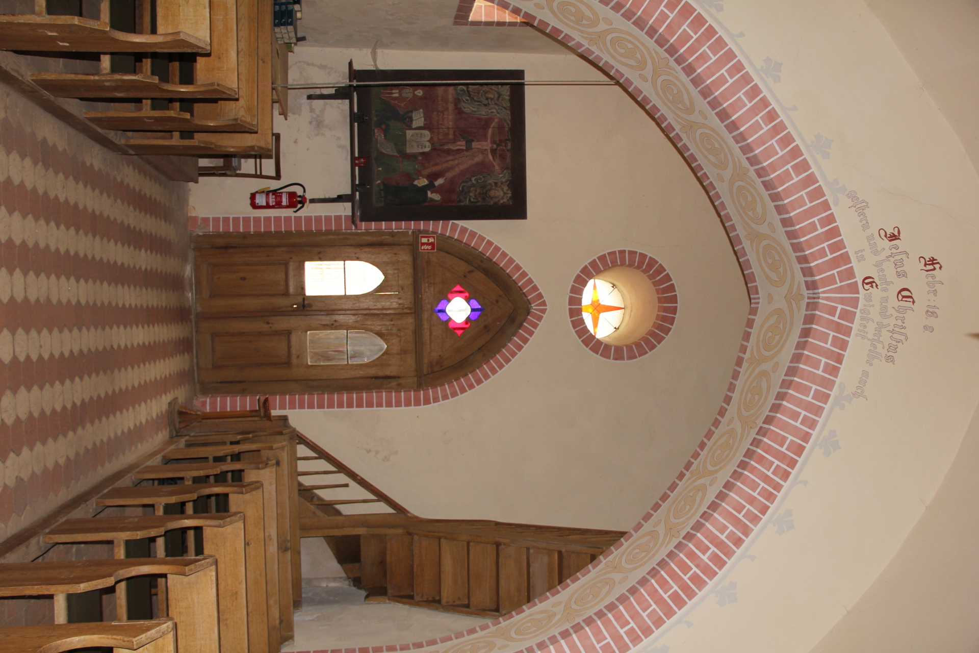 02.04.B_1-Kirche_Gr├╝ssow_Innen_Blick_Eingang_20200612