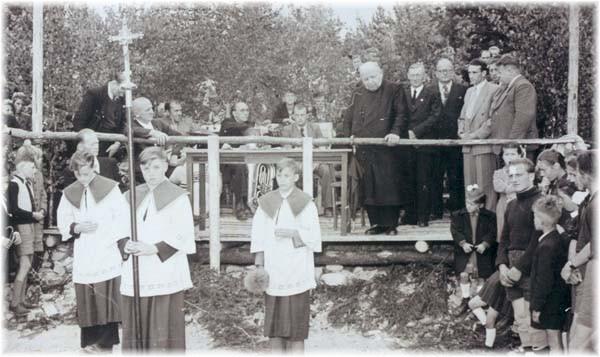 1951 Einsegnung des Sportplatz durch Pastor Peter Roth