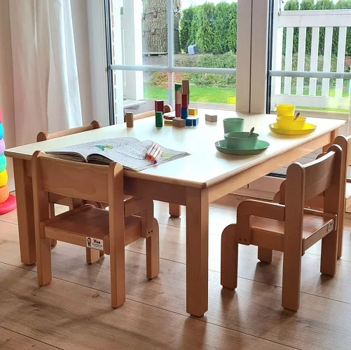 Essplatz und Gartenansicht Kindertagespflege Steffi