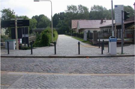 Straße am Kanal