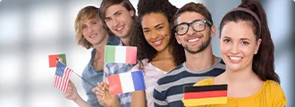 menschengruppe-haelt-laenderflaggen-hoch