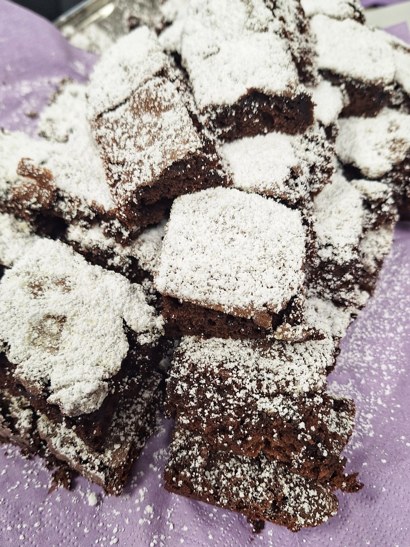 Brownies mit Puderzucker