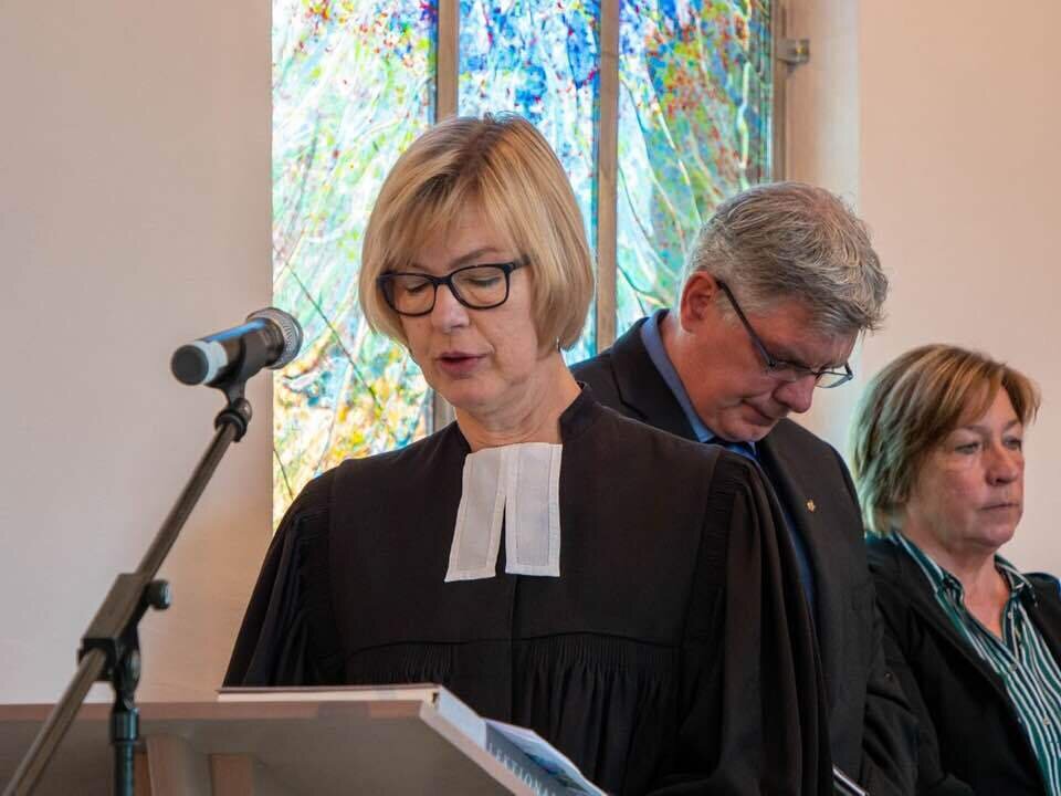 Anke Haendler-Kläsener, Pfarrerin in der Kirchengemeinde Flieden-Neuhof im Oktober 2021. Foto: Einweihungsgottesdienst im September 2019, privat