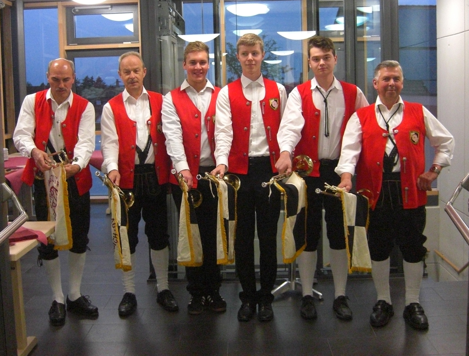 2012 Bürgerhaus Einweihung mit den Fanfarenbläser