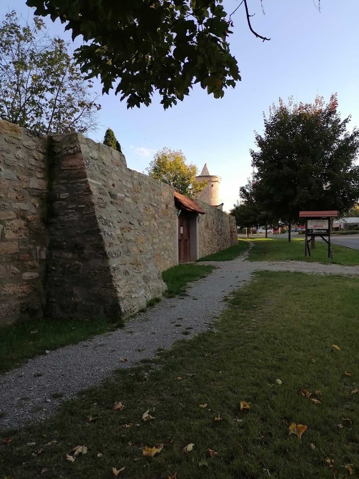 Stadtmauer mit Blick auf den Ketzerturm