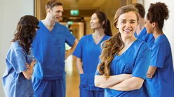 pflegefachfrau-pflegefachmann-team