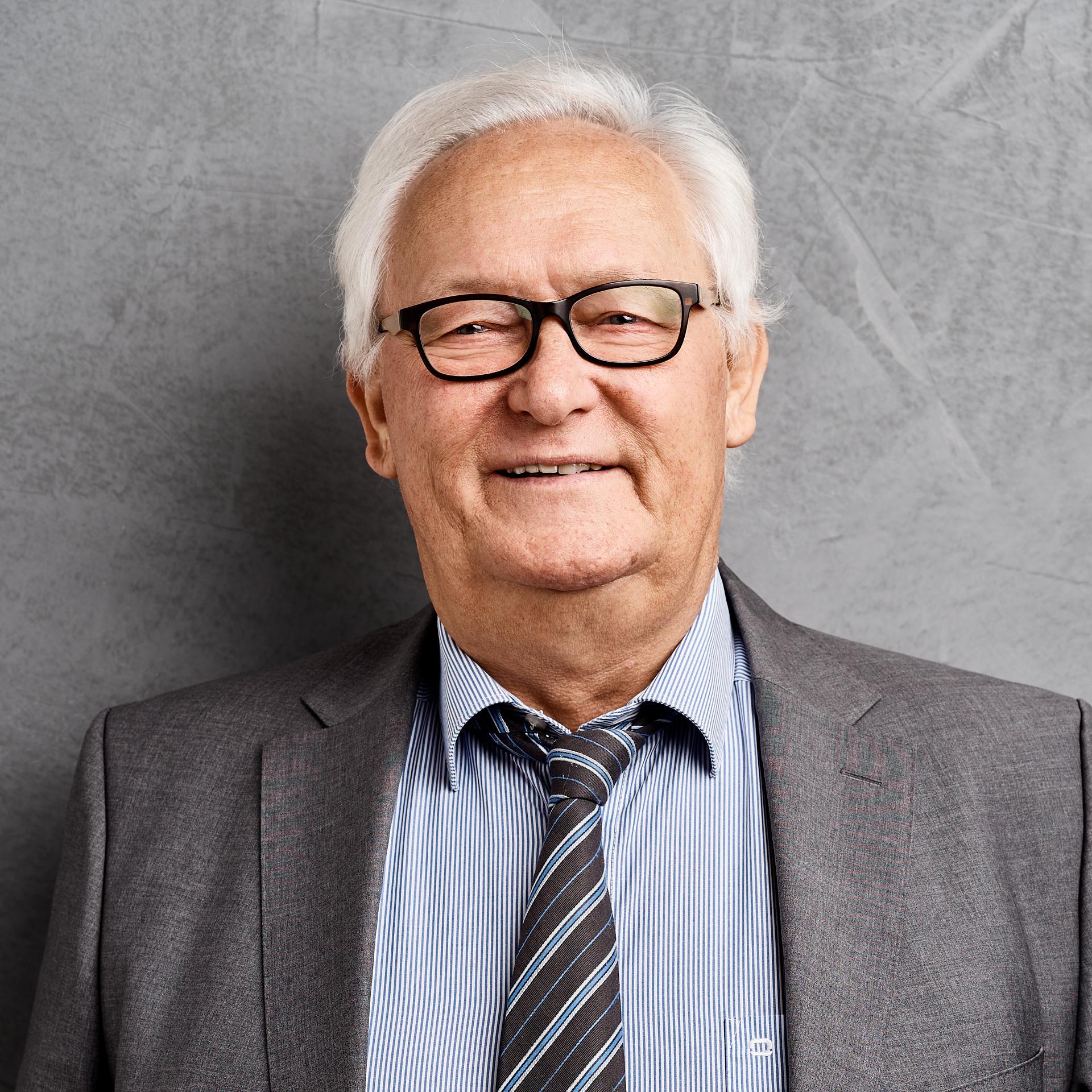 Dr. Hubertus Lange