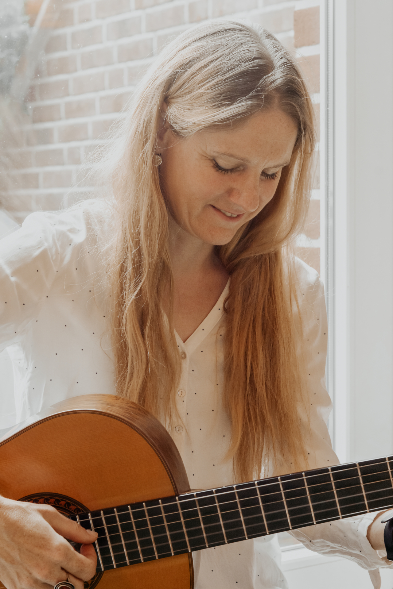 Spielen der  Gitarre