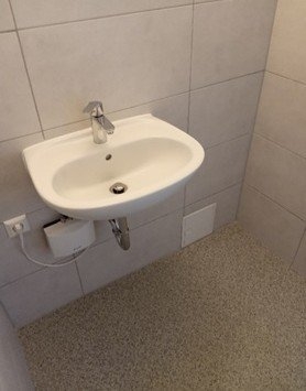 Erneuerung der sanitären Anlagen im Verwaltungsgebäude waschbecken