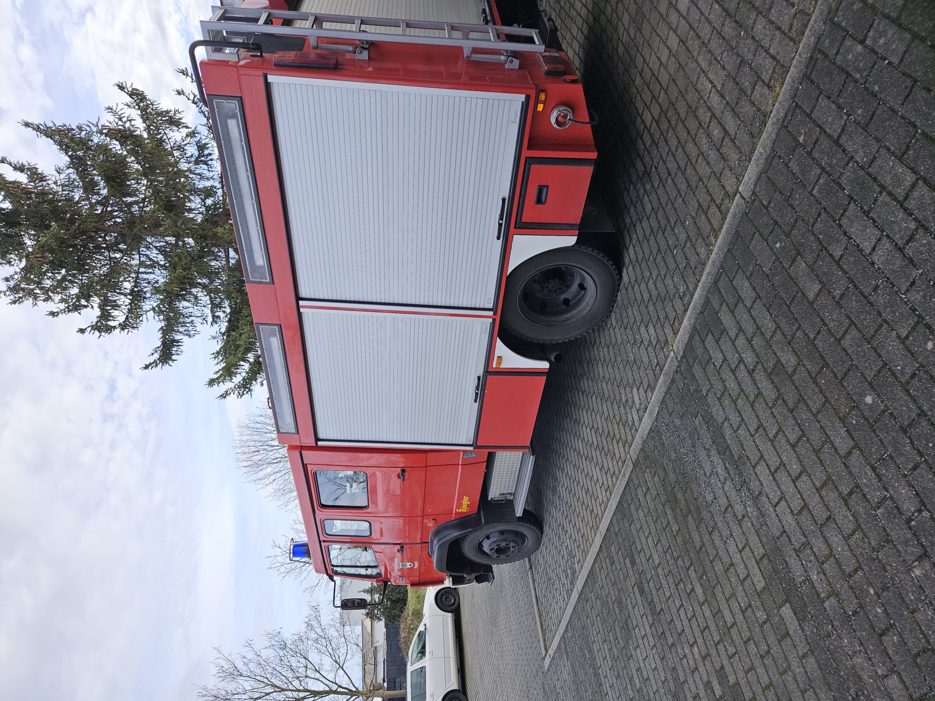 Feuerwehrfahrzeug (2)