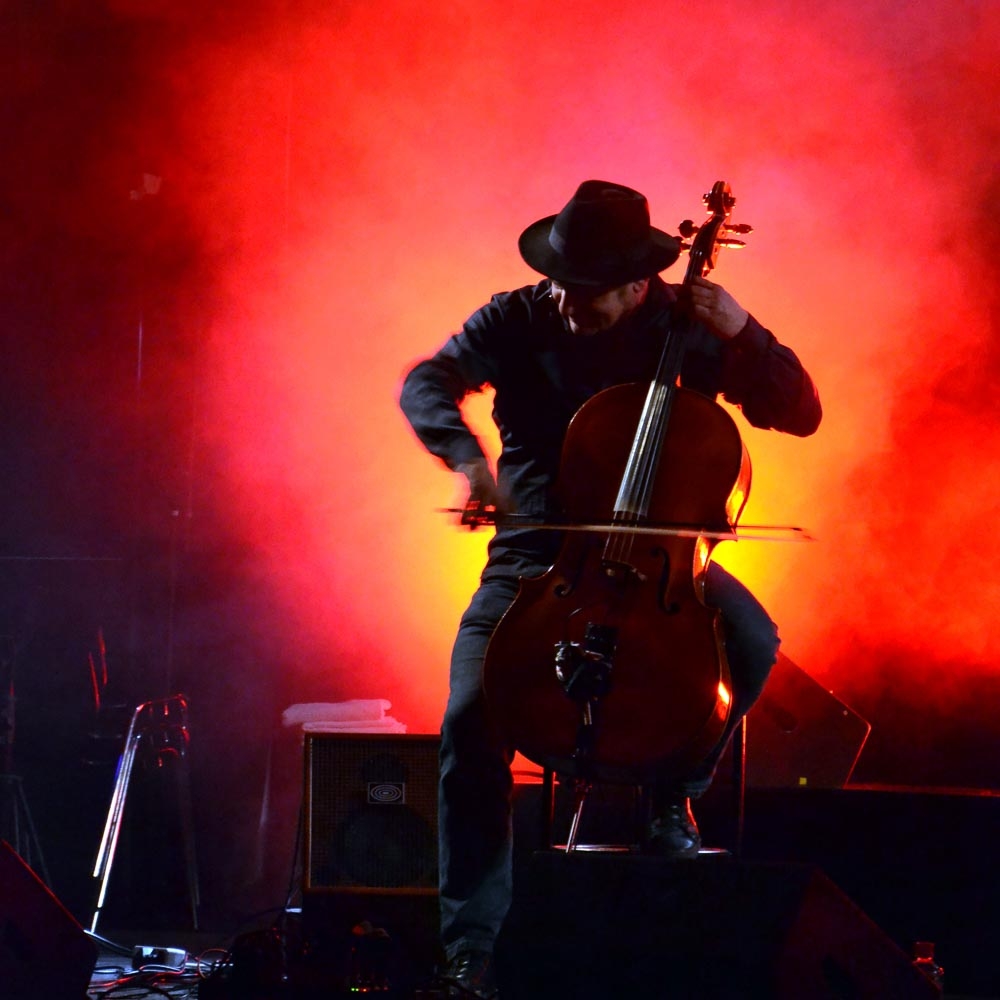 Christoph Schenker am Cello_Foto Künstler