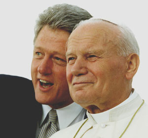 Johannes Paul II. mit Bill Clinton beim Weltjugendtag in Denver (1993)