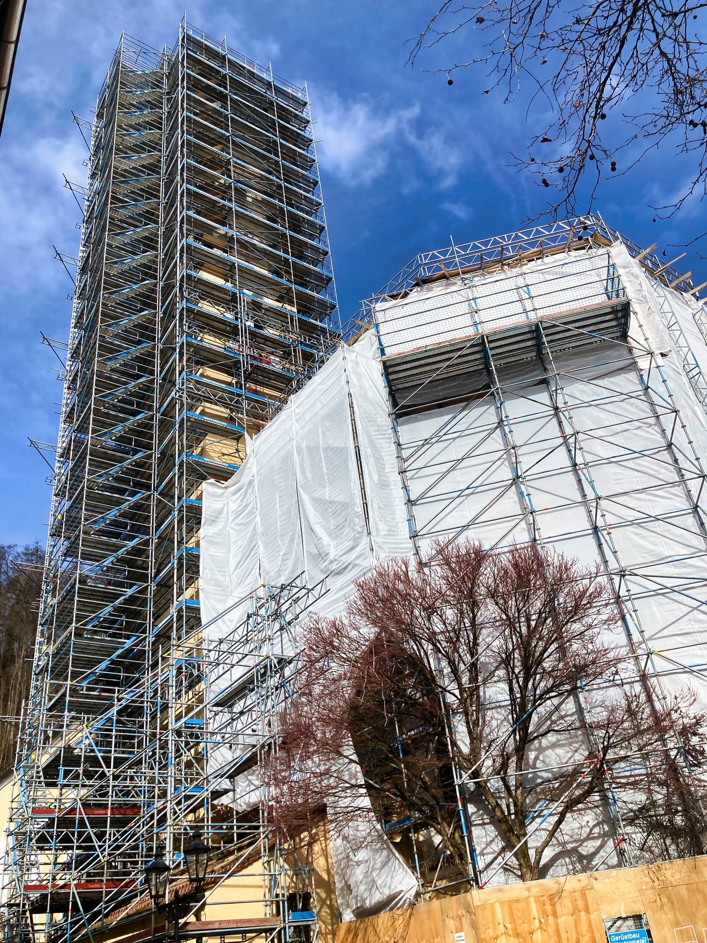 Turm St.Andreas voll eingerüstet