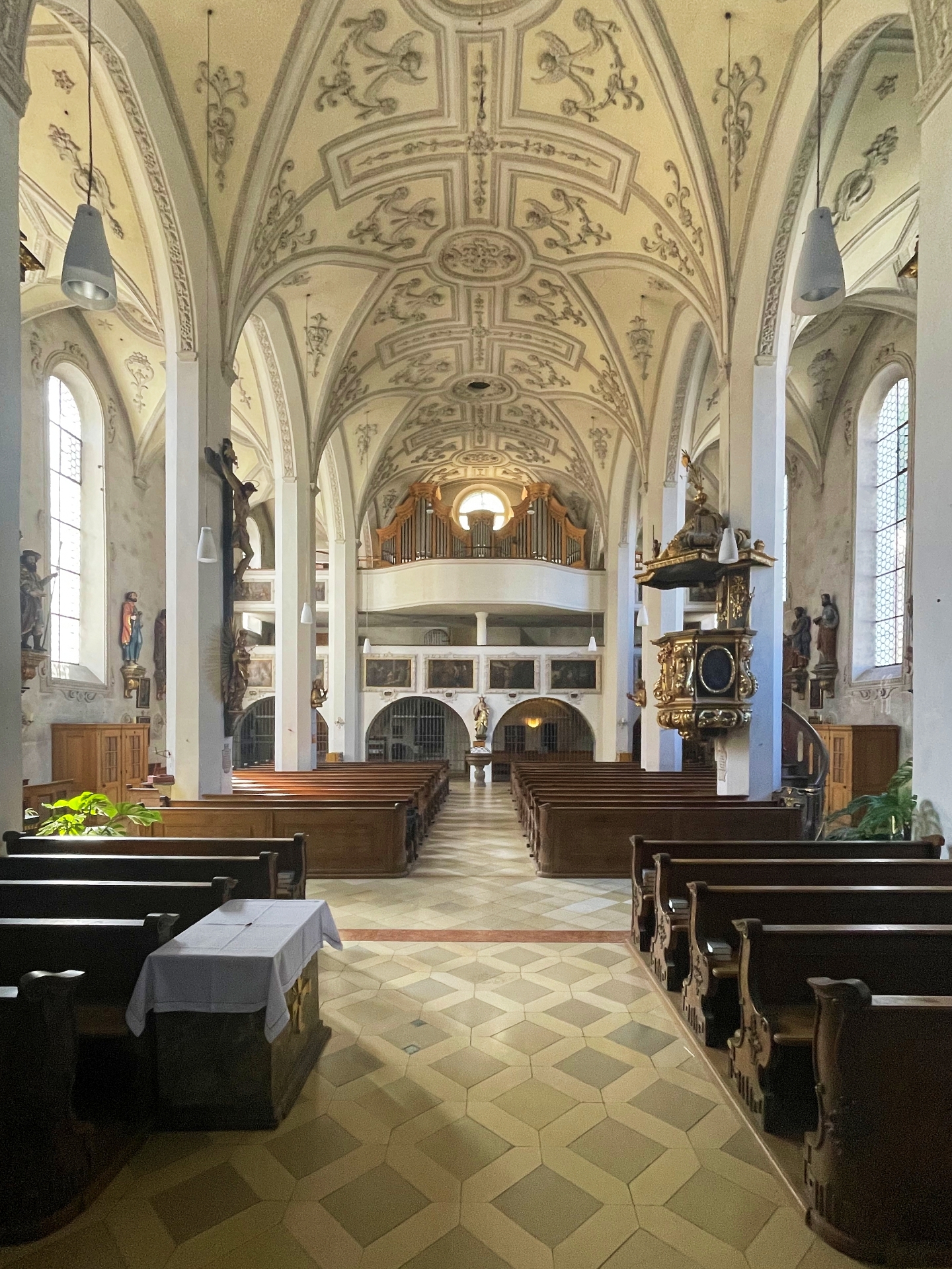 St. Andreas Kirchenschiff