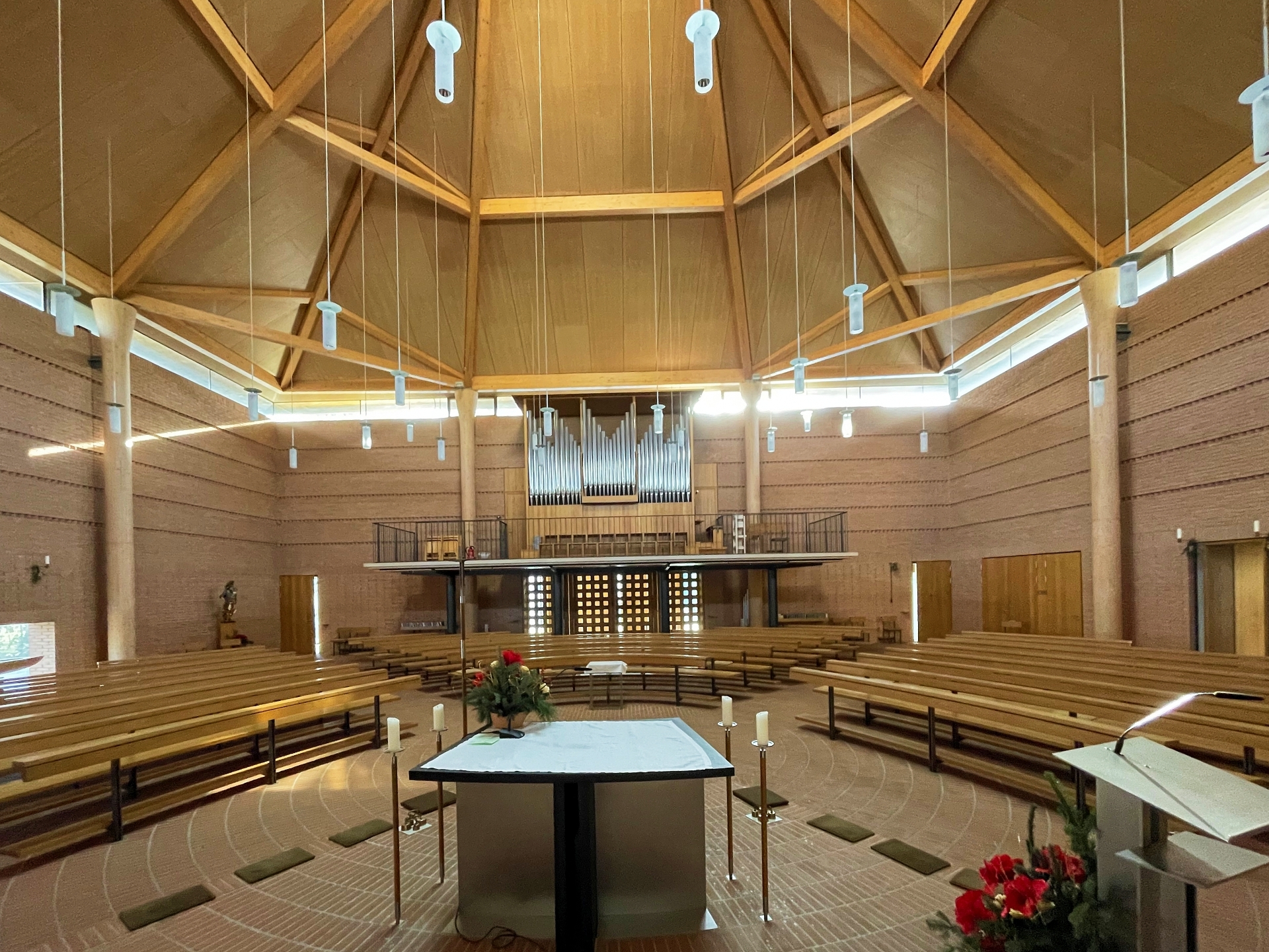 St. Josef d.A. Kirchenschiff