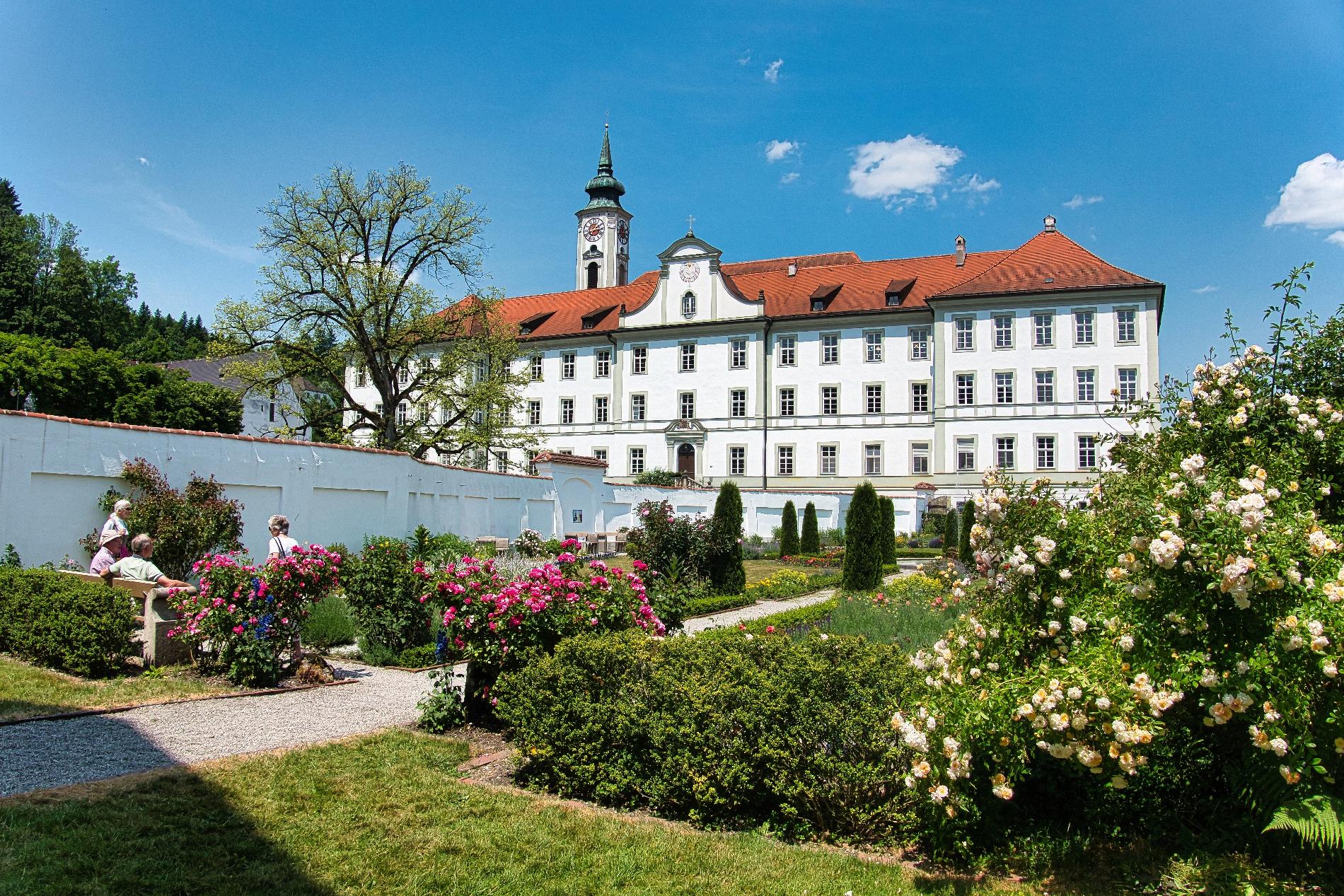 Kloster Schäftlarn mit Prälatengarten