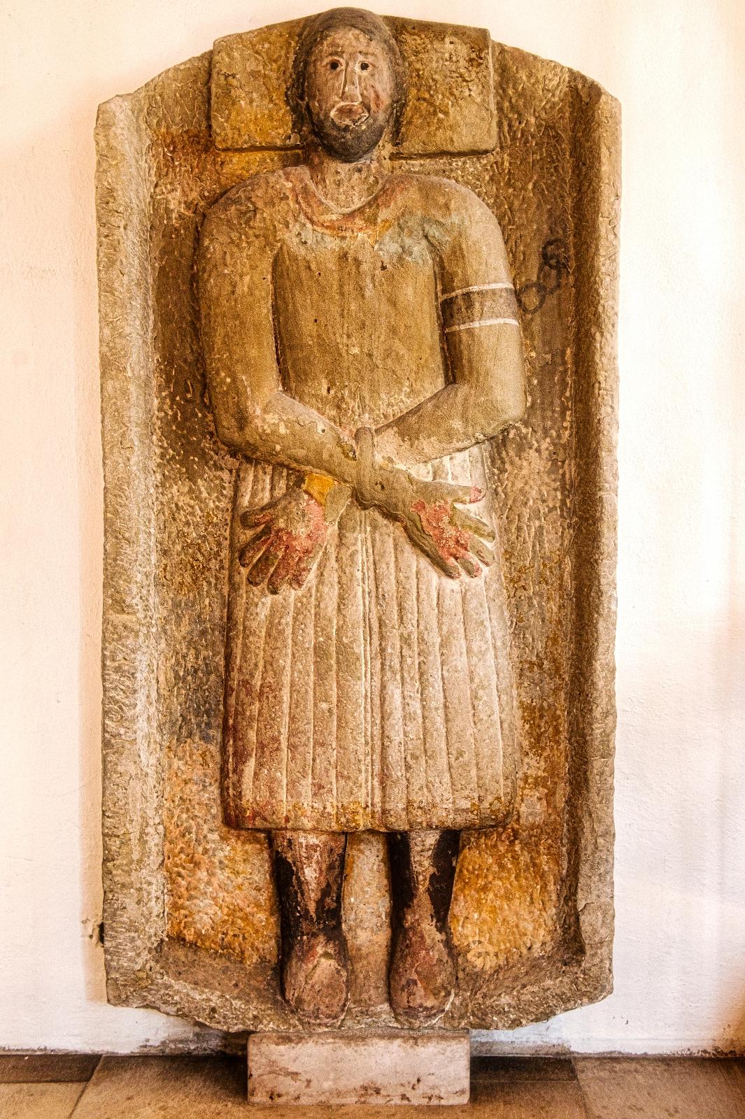 Spätromanisches Sandsteinrelief des hl. Nantovinus