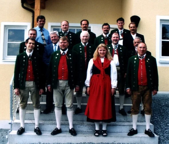 Vorstandschaft 1999 unmittelbar nach Fertigstellung des neuen Musikheims