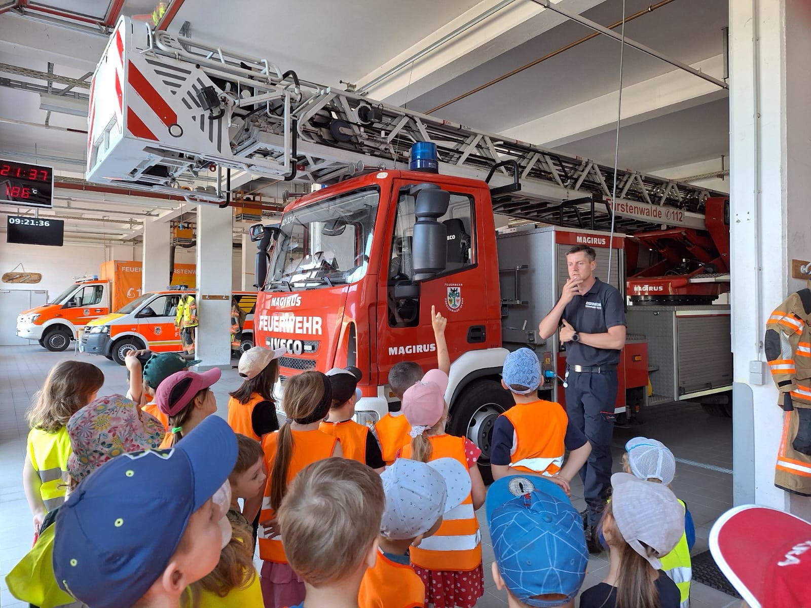 Besuch der Feuerwehr Fürstenwalde- das Feuerwehrauto