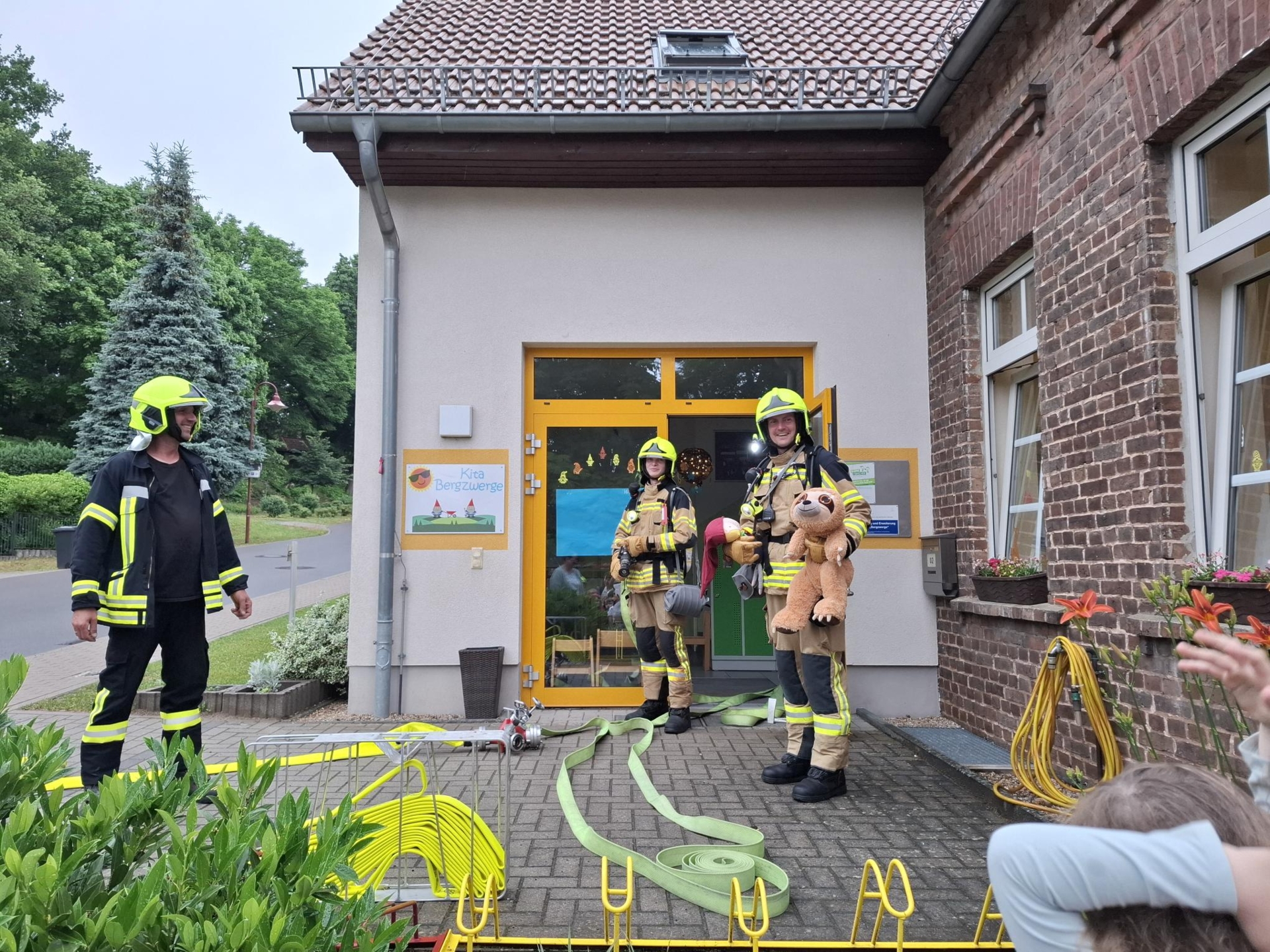 Brandschutzübung mit der freiwilligen Feuerwehr Langewahl- unser Bergzwerg Schnups wurde gerettet