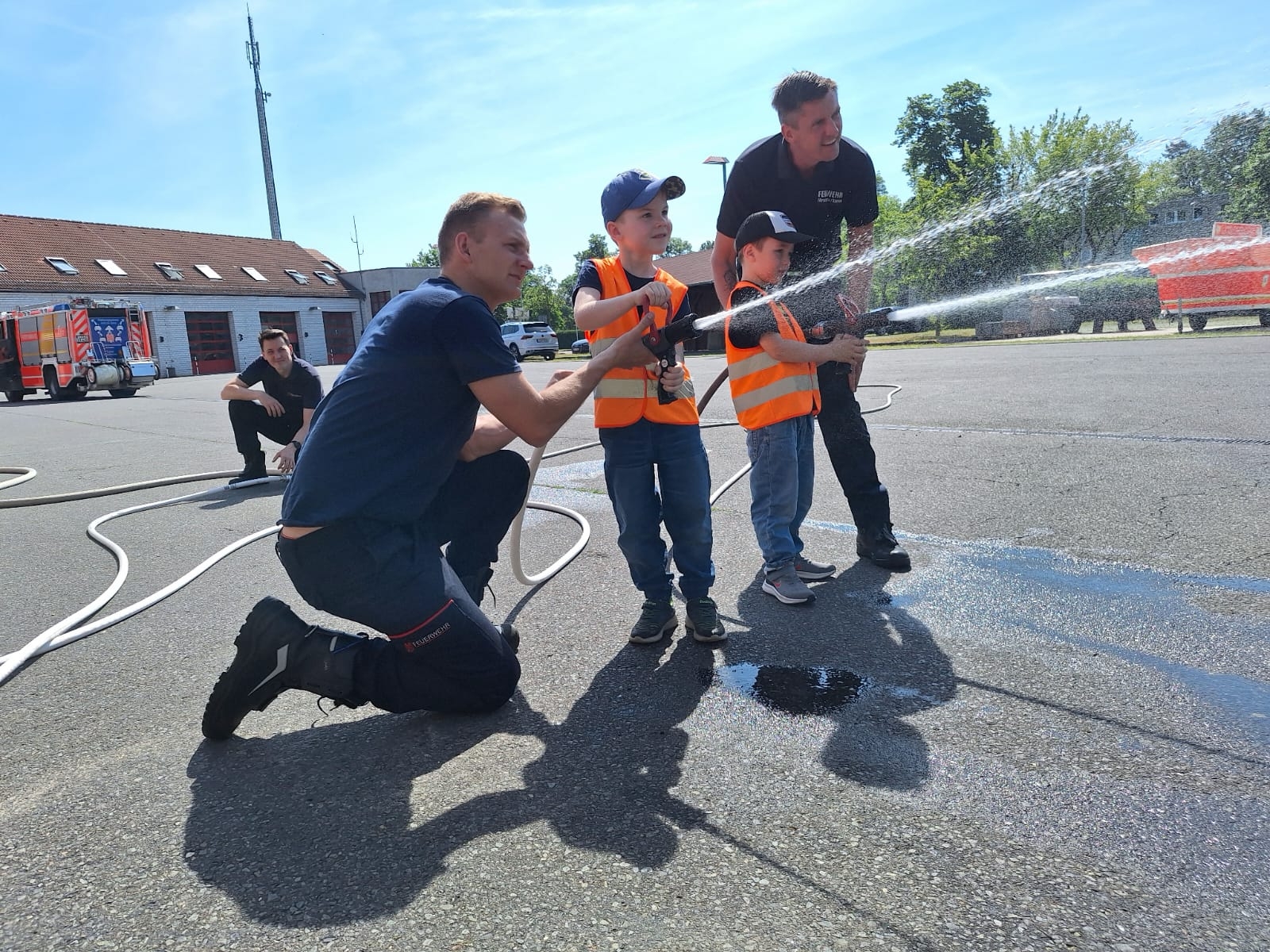 Löschversuche bei der Feuerwehr Fürstenwalde