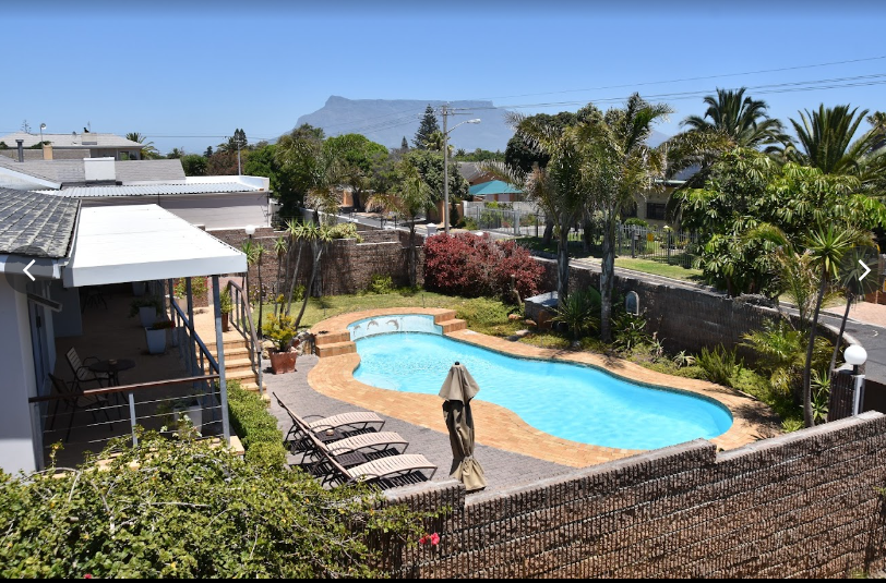 Milnerton Haus mit Pool und links Veranda