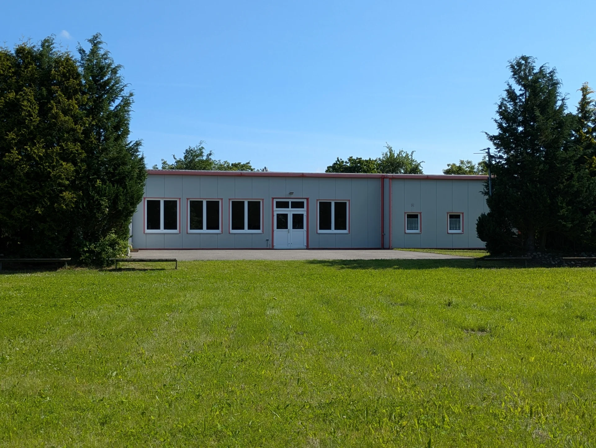 Festplatz Wiese hinter Dorfgemeinschaftshaus Feuerwehr Jahnkendorf