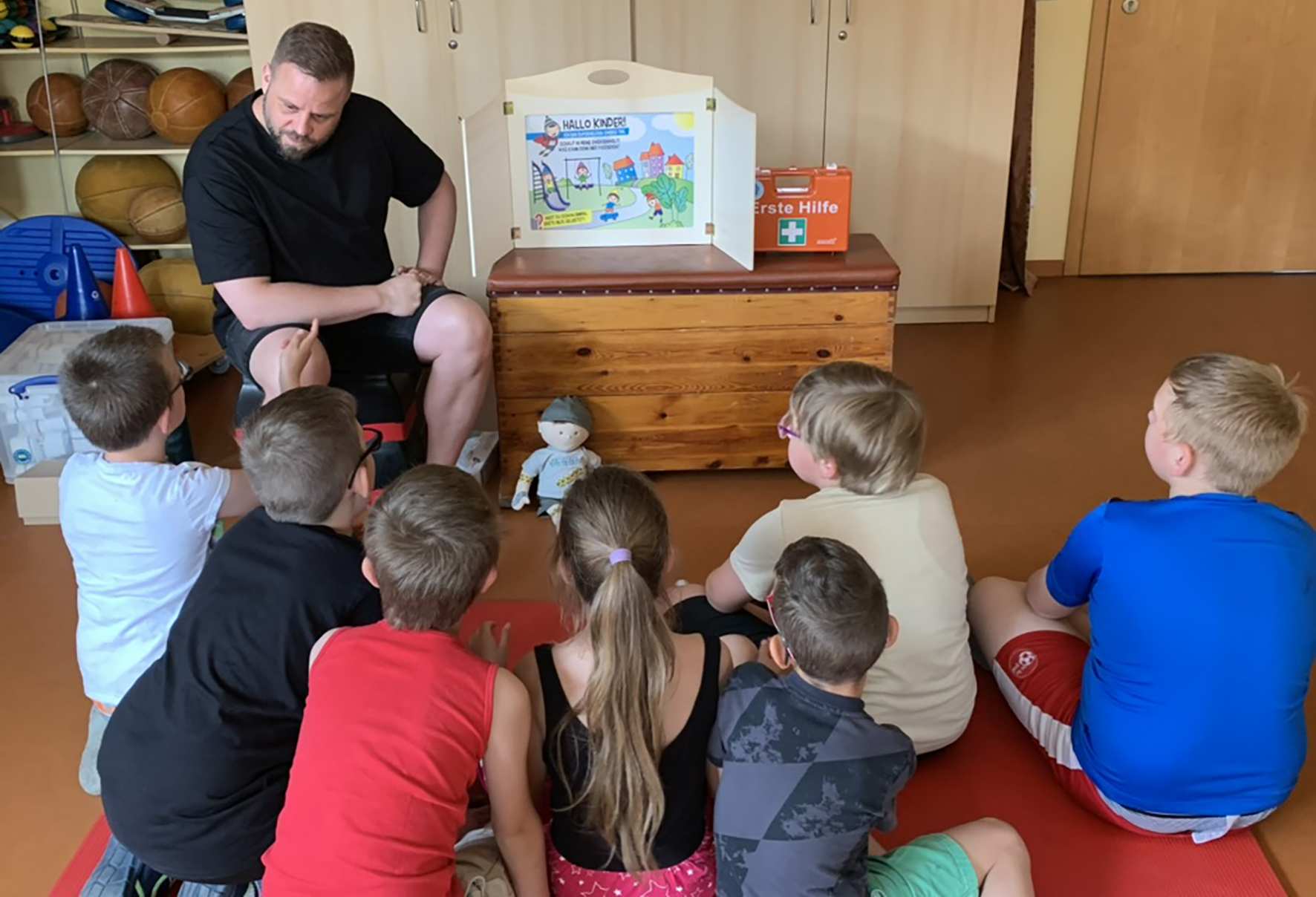 Schüler zum Erste Hilfe Lehrgang im Förderzentrum Bruchstedt