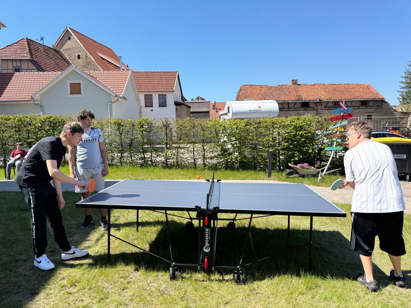 Die Jungs beim "Chinesisch" spielen.