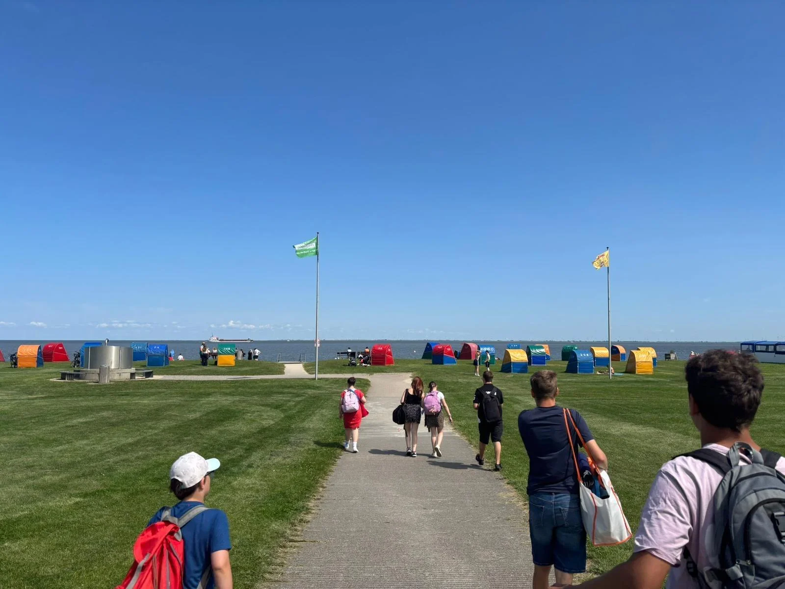 Los ging es zum Strand.