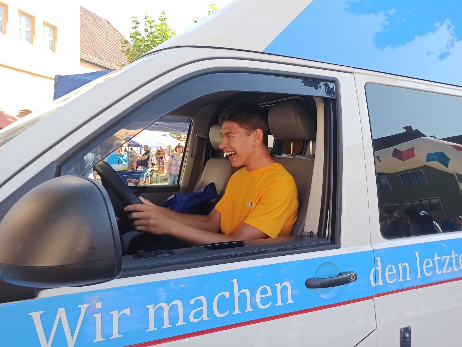 Große Freude im Krankenwagen