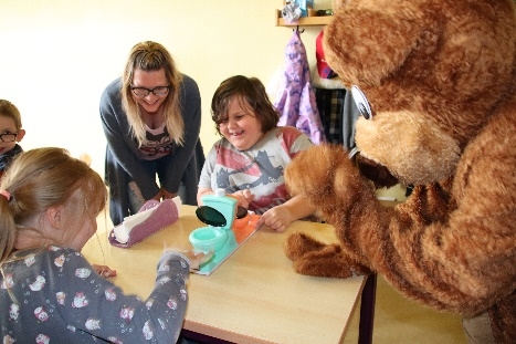 Kindertag am Förderzentrum in Bruchstedt mit einer Spendenübergabe von der Belegschaft des Hufeland Klinikums