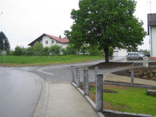 Dorferneuerung Ascha - Neugestaltung Dorfmitte und Gehwege Willerszell Dorfplatz mit neuem Gehweg