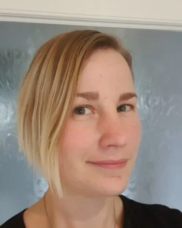 Laura Schuster