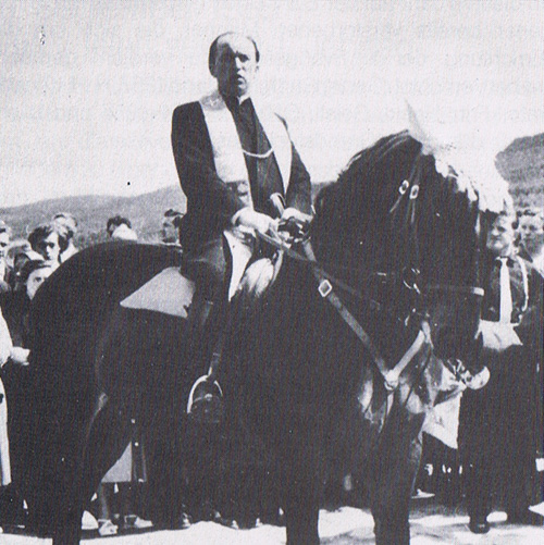 1957 · Kooperator Fritz Hackl bei seiner Ansprache zur Einweihung der II. Evangelienstätte